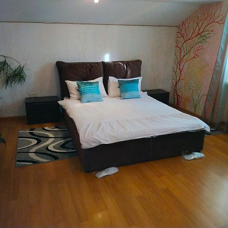 Apart Club Kosmo Apartamento Chernivtsi Exterior foto
