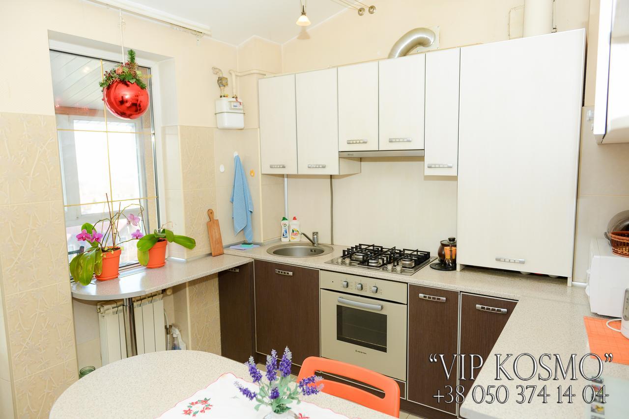 Apart Club Kosmo Apartamento Chernivtsi Exterior foto