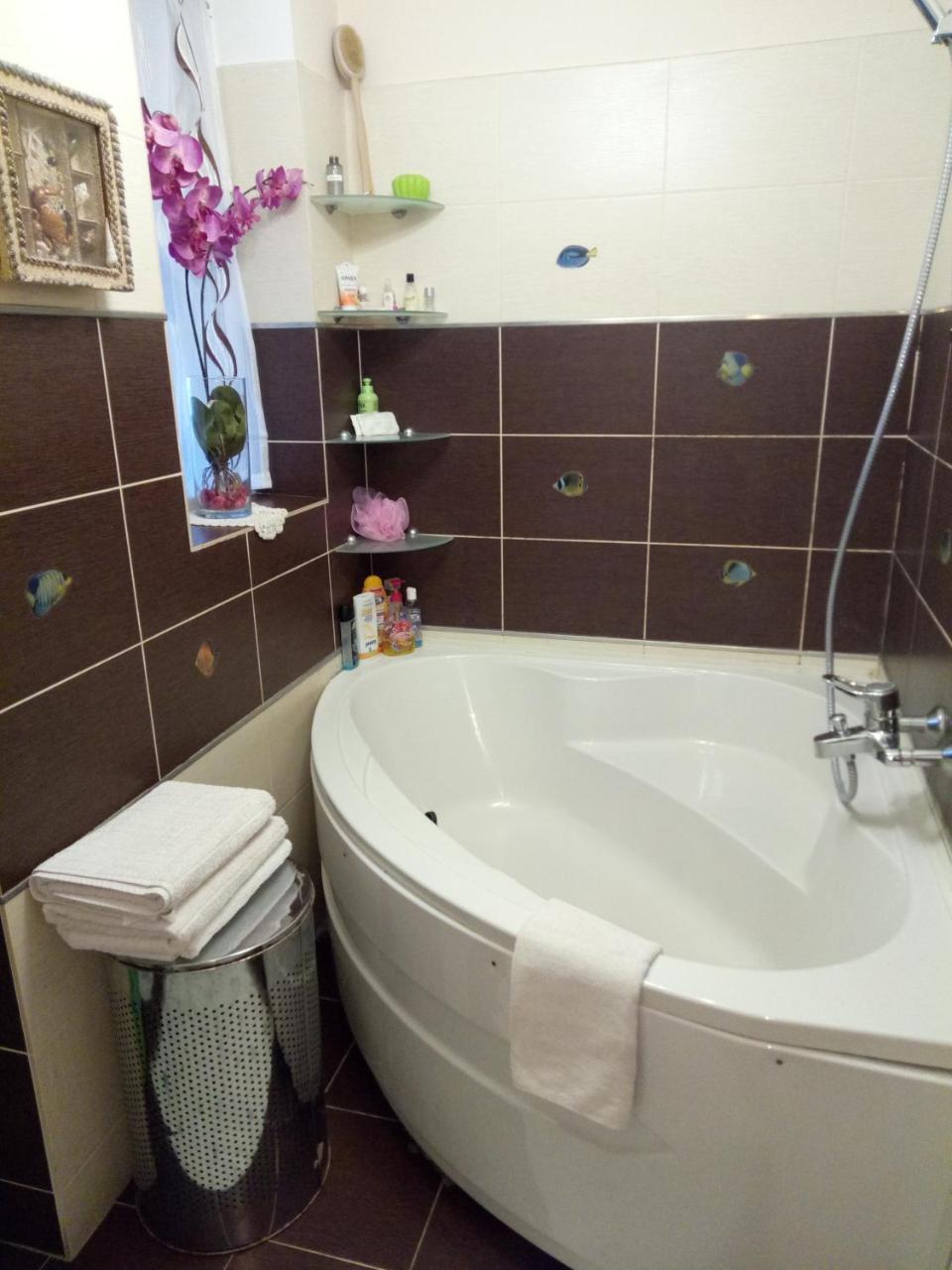 Apart Club Kosmo Apartamento Chernivtsi Exterior foto