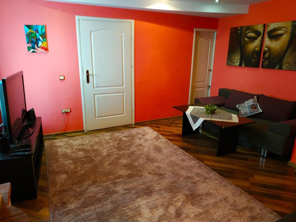Apart Club Kosmo Apartamento Chernivtsi Exterior foto